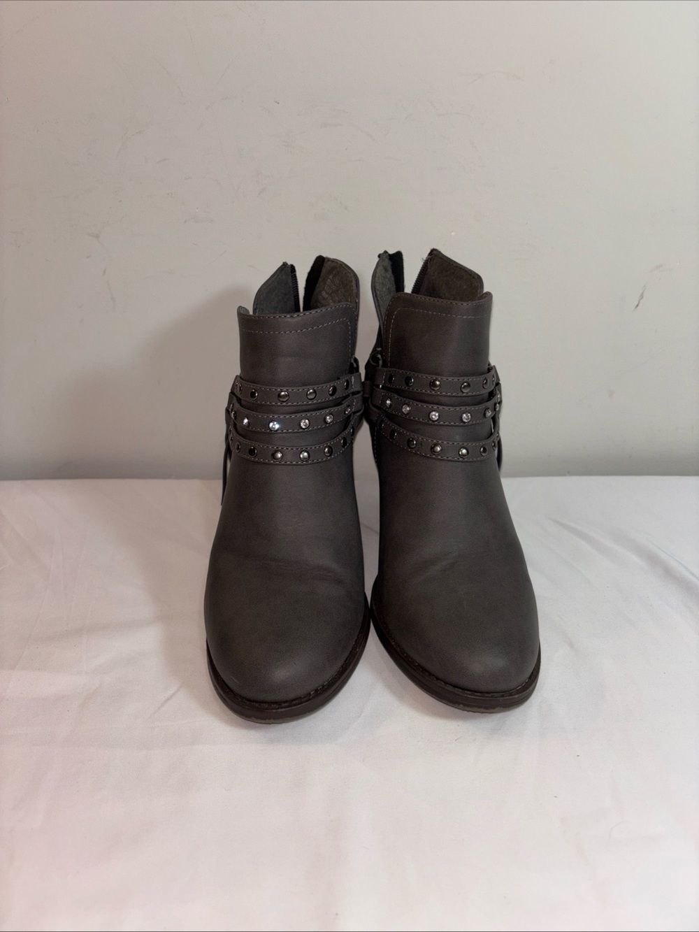 Dominique Nicole Women's Gray Studded Ankle Boots - 7/2